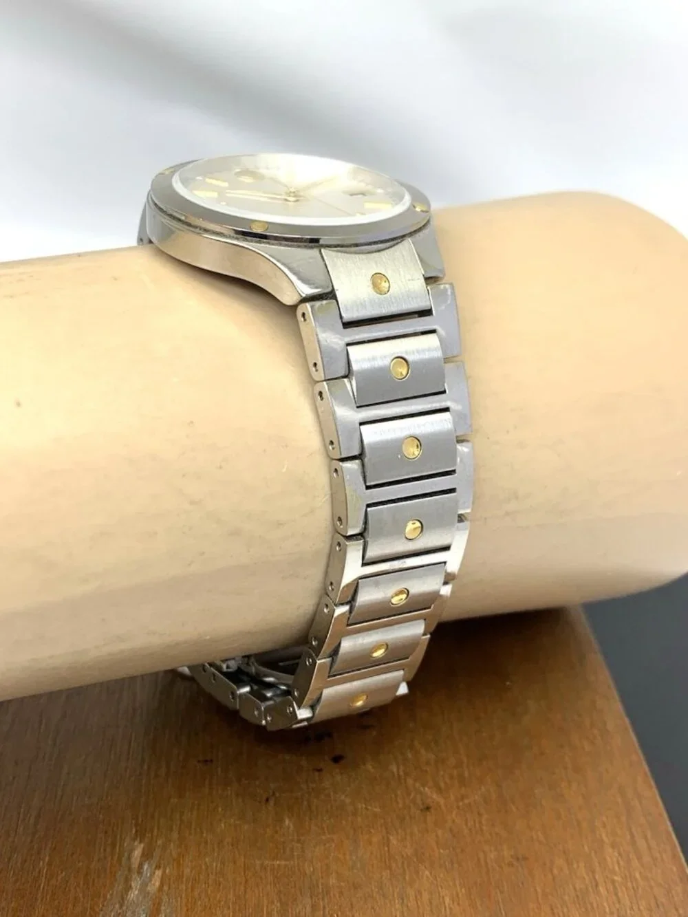 Movado SE Women's Watch 0607516 Swiss Quartz Two Tone Stainless Steel 32mm